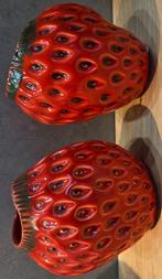 2 Des Pots aardbeien vaasjes potjes ca. 12 cm hoog., Aardewerk of Porselein, Ophalen of Verzenden, Zo goed als nieuw, Minder dan 50 cm