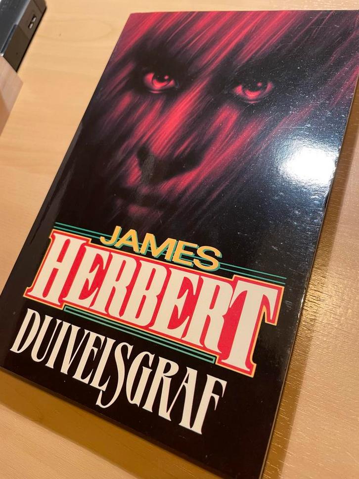 Duivelsgraf - James Herbert, Boeken, Thrillers, Gelezen, Nederland, Ophalen of Verzenden