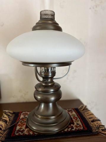 TE KOOP AANGEBODEN: TWEE MOOIE TAFELLAMPJES beschikbaar voor biedingen