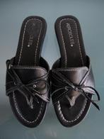 AEROSOLES nieuwe zwarte slippers 36½, Kleding | Dames, Schoenen, Slippers, Verzenden, Zwart, Nieuw