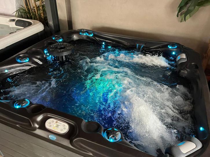 Beursmodel 5 persoons Spa Pleasure incl Garantie & Plaatsing, Tuin en Terras, Zwembad-toebehoren, Zo goed als nieuw, Ophalen