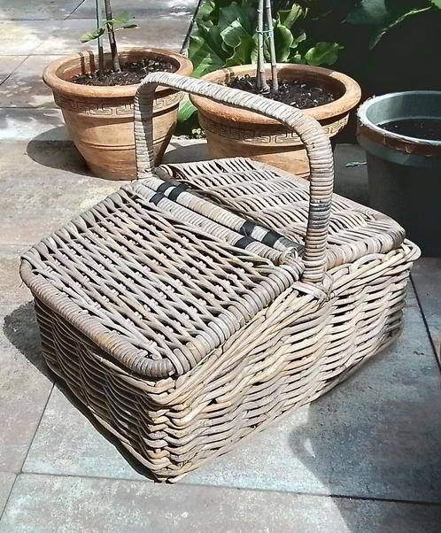 Twee prachtige klepmanden, Hobby en Vrije tijd, Picknickmanden, Zo goed als nieuw, Ophalen