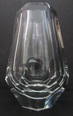 Een Vicke Lindstrand vaas van Kosta Boda, Huis en Inrichting, Woonaccessoires | Vazen, Wit, Ophalen of Verzenden, Minder dan 50 cm