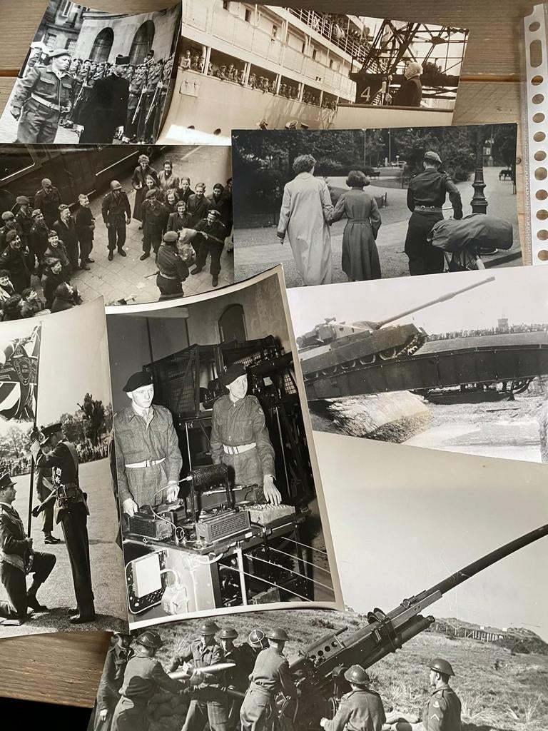 8 foto's staatsbezoek luchtdoel artillerie bruglegger mobili, Ophalen of Verzenden, Landmacht, Nederland