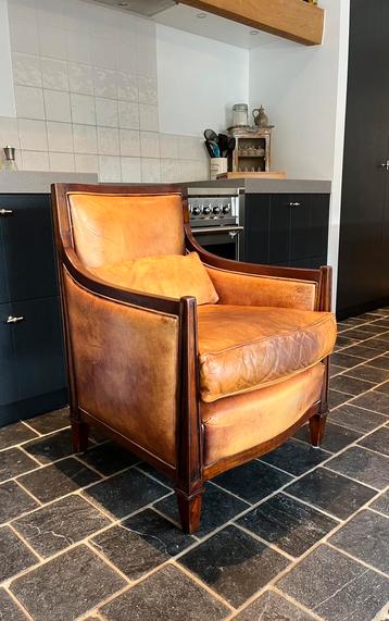 Klassieke schapenleren fauteuil beschikbaar voor biedingen