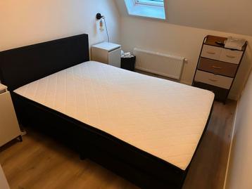 Tweepersoons boxspring 140cm breed beschikbaar voor biedingen