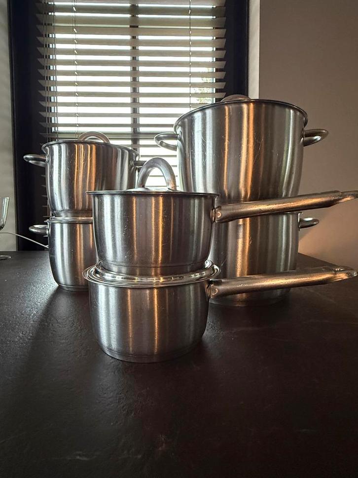 Fiskars Hardface + RVS Pannensets - (24, 22, 18, 14 cm), Huis en Inrichting, Keuken | Potten en Pannen, Gebruikt, Pannenset, Rvs