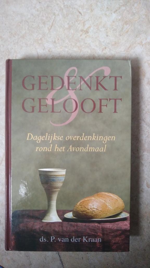 P. van der Kraan - Gedenkt en gelooft, Boeken, Godsdienst en Theologie, Zo goed als nieuw, Ophalen of Verzenden