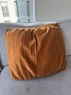 Sierkussen BY-BOO mosterdgeel/goud suede, Huis en Inrichting, Woonaccessoires | Kussens, Ophalen of Verzenden, Zo goed als nieuw