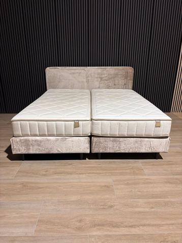 Boxspring Met Auping Vivo matras180 x200 beschikbaar voor biedingen