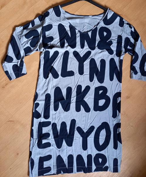 PENN & INK grijze jurk met letters, maat XL, 42, Kleding | Dames, Jurken, Zo goed als nieuw, Maat 42/44 (L), Grijs, Verzenden