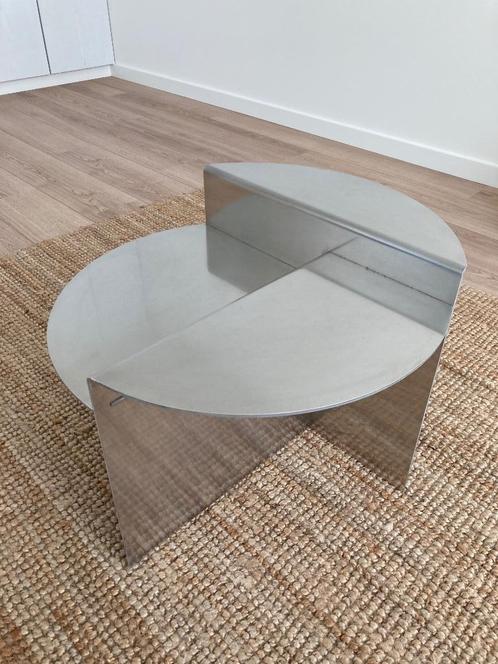 Frama Rivet design bijzettafel aluminium, Huis en Inrichting, Tafels | Bijzettafels, Zo goed als nieuw, Rond, Minder dan 45 cm