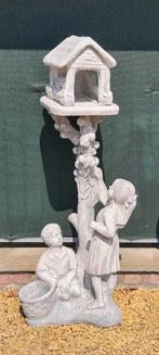 Beton kindjes aan appelboom met vogelhuisje, Tuin en Terras, Ophalen, Nieuw, Beton, Mensenbeeld