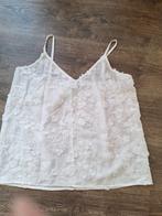 Witte Top met Bloementelief - Maat l, Kleding | Dames, Tops, Wit, Maat 42/44 (L), Ophalen of Verzenden, Zo goed als nieuw