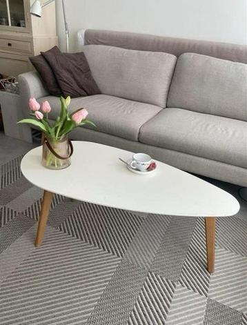 Vintage look tafeltje beschikbaar voor biedingen