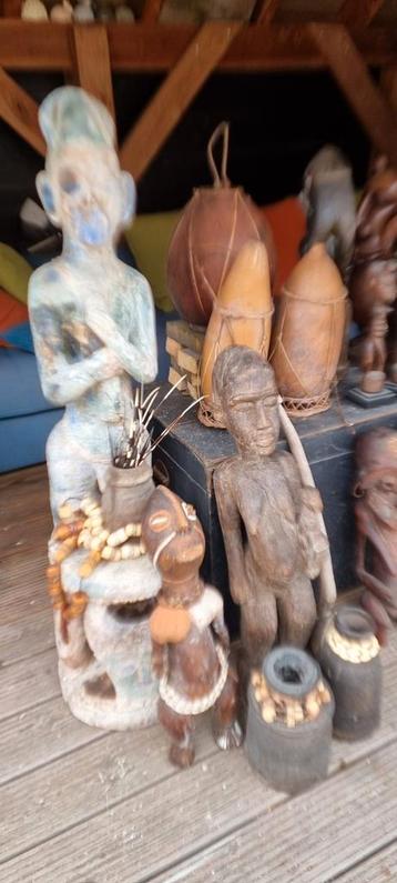 Zeer oude Afrikaanse beelden uit congo beschikbaar voor biedingen