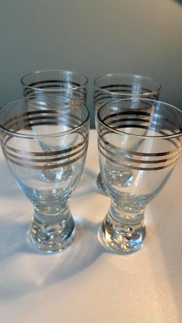 4 Wijnglazen met Gouden Rand beschikbaar voor biedingen