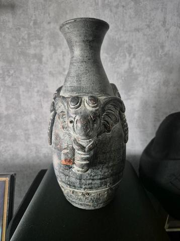 Vintage Terracota Vaas/Fles Olifant Handgemaakt beschikbaar voor biedingen