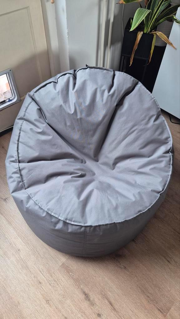 Grijze zitzak label, Huis en Inrichting, Zitzakken, Zo goed als nieuw, Zitzak, Grijs, Ophalen