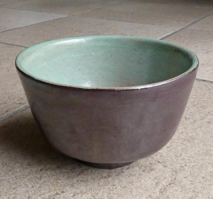 Vintage kom studiokeramiek metaalglans paarsbruin groen, Huis en Inrichting, Keuken | Servies, Gebruikt, Kom(men), Effen, Keramiek