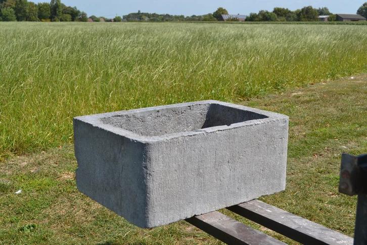 mooie grote gefrijnde oude arduinen pompbak, Tuin en Terras, Tuinvazen, Gebruikt, Ophalen