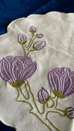 Rond kleedje met paars bloemen., Ophalen of Verzenden, Nieuw, Rond, Binnen