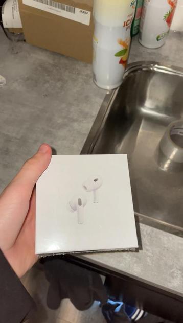 Airpods Pro 2 & 4e Gen. Lees beschrijving beschikbaar voor biedingen