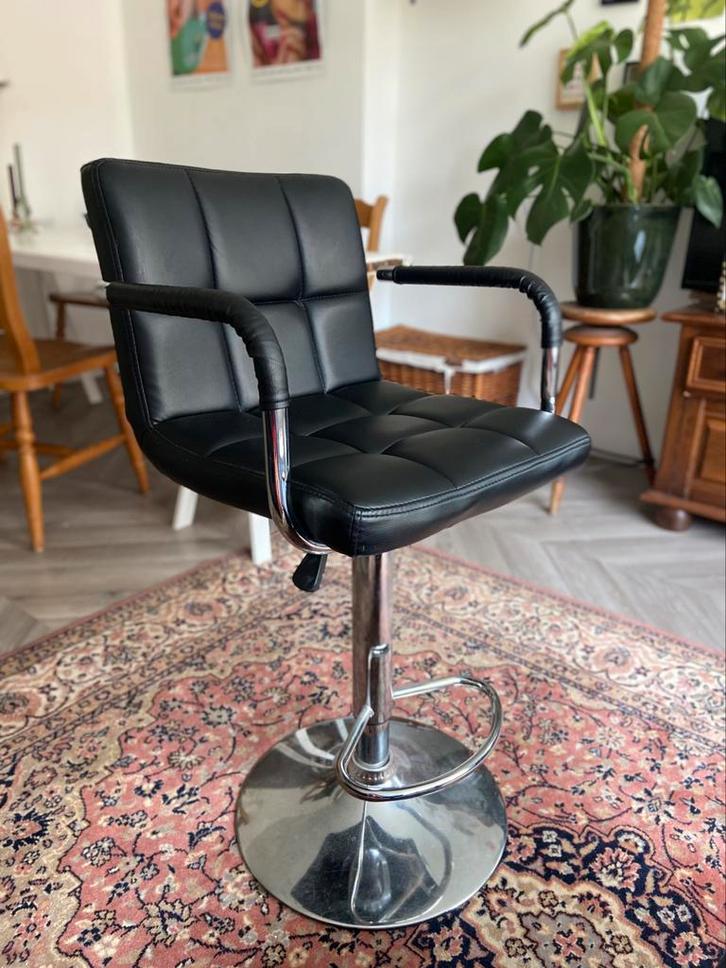 Twee barkrukken industrieel, Huis en Inrichting, Barkrukken, 60 tot 90 cm, Kunststof, 2 krukken, Ophalen