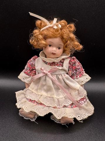 Porseleinen Pop "Mery" - Verzamelobject beschikbaar voor biedingen