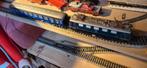 Marklin 3037 met wagon. Rijdt alleen vooruit maar wel goed!, Wisselstroom, Wagon, Ophalen of Verzenden, Zo goed als nieuw