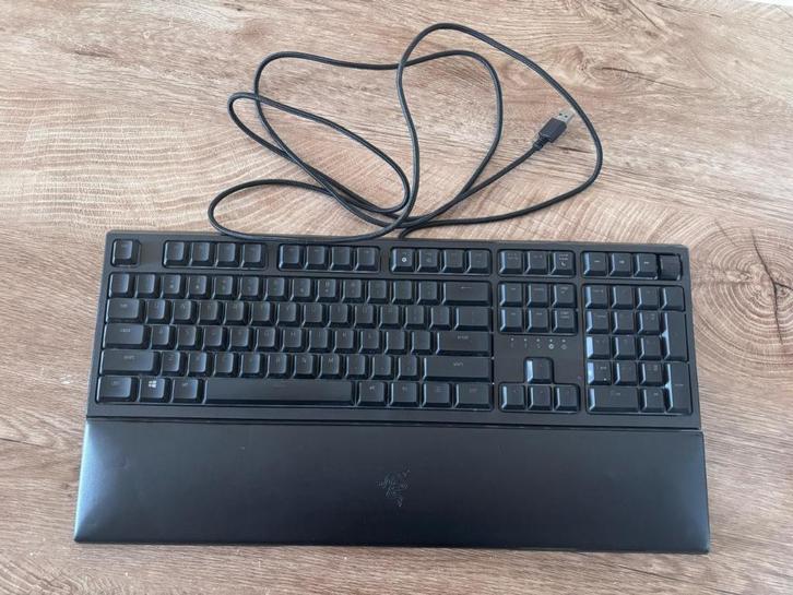 Razer Ornata V2 Gaming Toetsenbord – RGB, Polssteun, Computers en Software, Toetsenborden, Gebruikt, Qwerty, Bedraad, Gaming toetsenbord