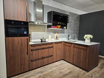 Weg=pech - Luxe keuken in hout-decor  beschikbaar voor biedingen