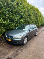 BMW 5-Serie 4.4 I 545 Touring AUT 2004 Grijs, Auto's, BMW, Automaat, Achterwielaandrijving, 2000 kg, 109 €/maand