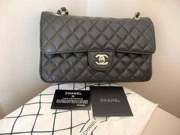 Chanel Classic Flap – Zwart met Zilver Hardware  beschikbaar voor biedingen