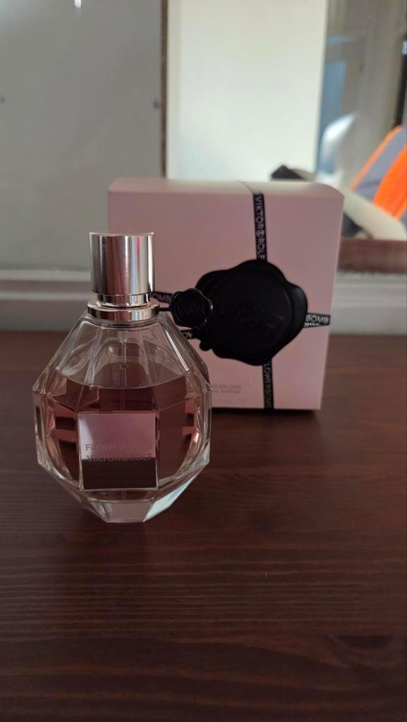 Viktor & Rolf Flowerbomb 100ml EdP - Zo goed als nieuw!, Sieraden, Tassen en Uiterlijk, Uiterlijk | Parfum, Zo goed als nieuw