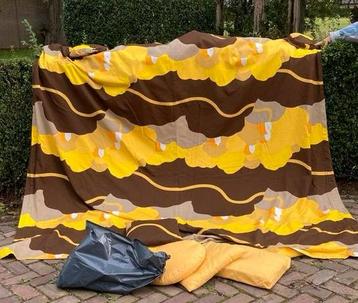 Vintage sprei 250x250cm incl 7 kussen geel/bruin beschikbaar voor biedingen
