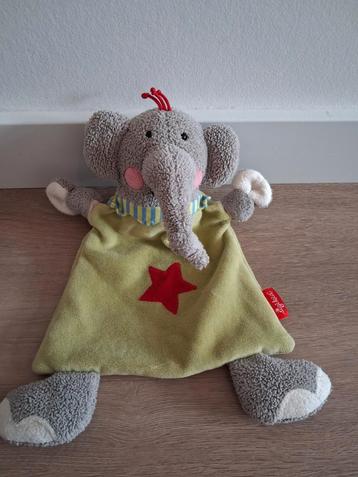 Knuffeldoekje olifant Sigikid grijs groen ster rood K9509 beschikbaar voor biedingen
