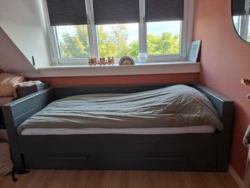 Bed bank Dennis woood met lalde  beschikbaar voor biedingen