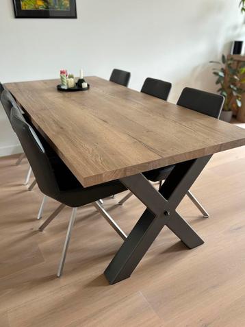 Meubelset van Tafel, salontafel, dressoir, tvmeubel, stoelen beschikbaar voor biedingen