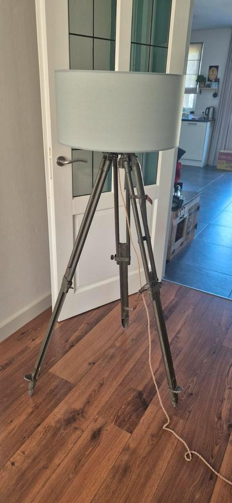 Origineel legerstatief vloerlamp, Huis en Inrichting, Lampen | Vloerlampen, Zo goed als nieuw, 100 tot 150 cm, Ophalen