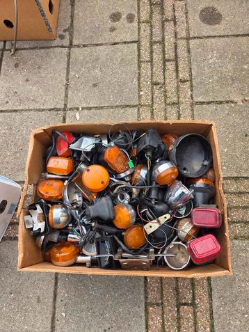 Bananendoos met knipperlichten voor brommer ,motor  beschikbaar voor biedingen