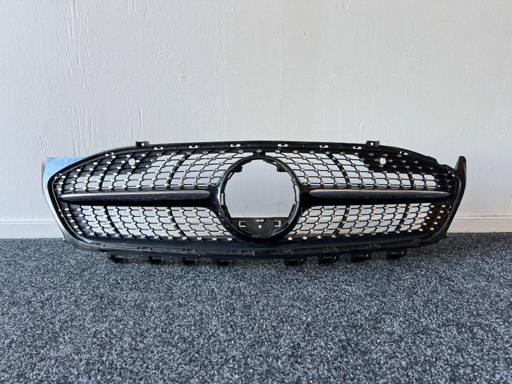 Mercedes CLA W118 Diamond Grille, Auto-onderdelen, Carrosserie en Plaatwerk, Bumper, Mercedes-Benz, Voor, Gebruikt, Ophalen of Verzenden