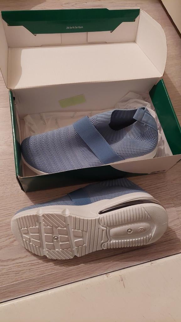 Nieuw in doos !!  Esamara blauwe instappers maat 39, Blauw, Instappers, Nieuw, Ophalen of Verzenden