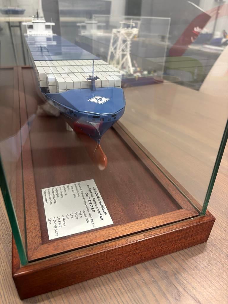 Gedetailleerd Containerschip Model, Hobby en Vrije tijd, Modelbouw | Auto's en Voertuigen, Zo goed als nieuw, Overige typen, 1:50 of kleiner