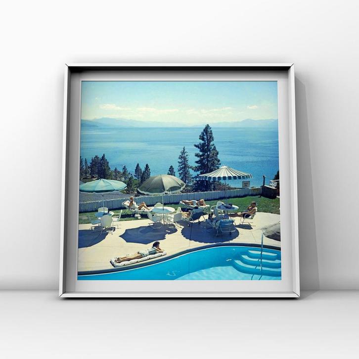 Slim aarons Lake tahoe tavern, 1959 vintage retro  ambiance, Huis en Inrichting, Woonaccessoires | Schilderijen, Tekeningen en Foto's