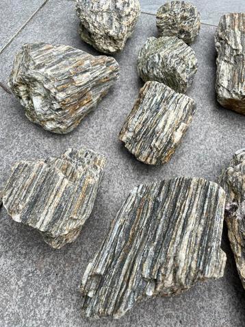 Aquarium stenen (glimmer rock) beschikbaar voor biedingen