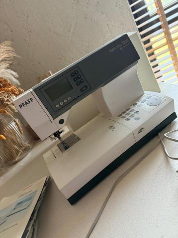 PFAFF Tiptronic 2030/2040 naaimachine  beschikbaar voor biedingen