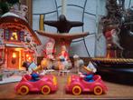 2x dagobert duck in auto, Verzamelen, Ophalen of Verzenden, Donald Duck, Zo goed als nieuw, Beeldje of Figuurtje