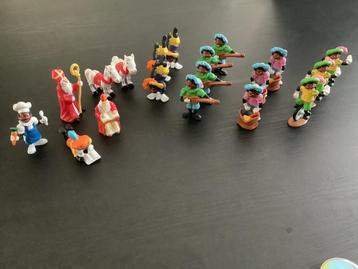 Veel sinterklaas en zwarte piet poppetjes figuurtjes figuren beschikbaar voor biedingen