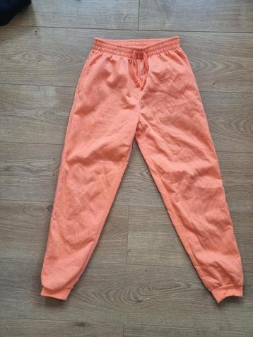 Oranje joggingbroek maat 146/152 nieuw 